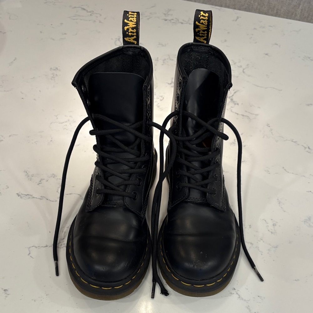 Dr. Martens 1460 smooth leather lace up Black Boots size 7